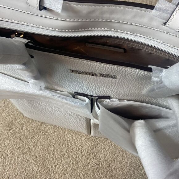 BNWT - MICHAEL KORS JET SET TRAVEL TOTE OPTIC WHITE - Picture 7 of 9